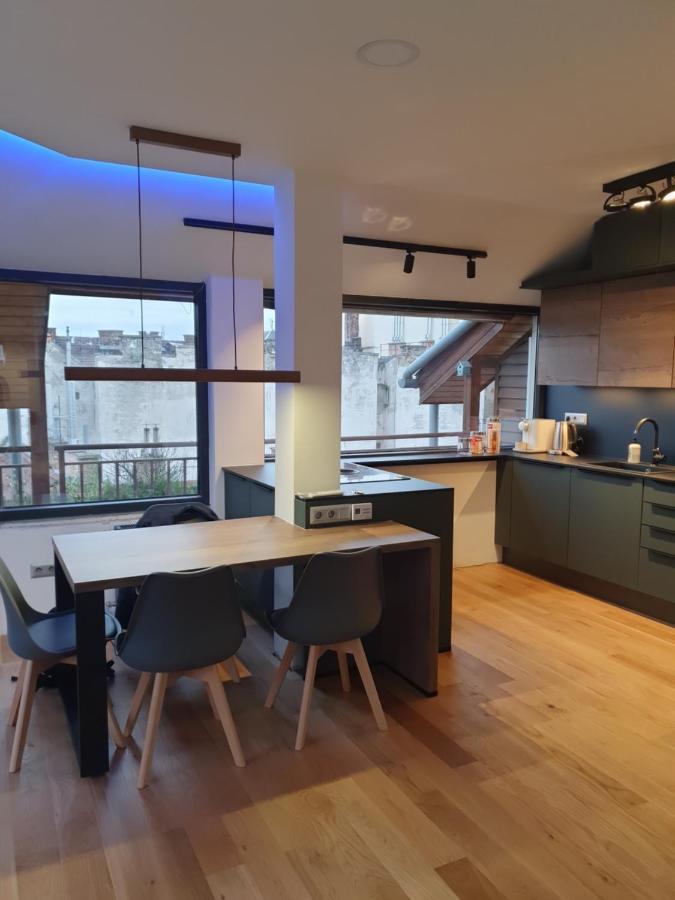 Modern Top Floor Loft With Balcony Boedapest Buitenkant foto
