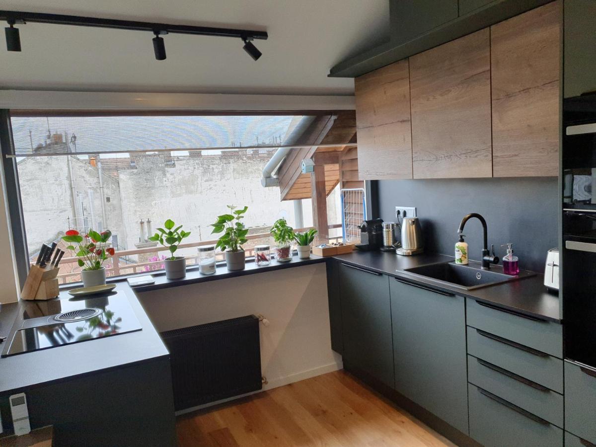 Modern Top Floor Loft With Balcony Boedapest Buitenkant foto