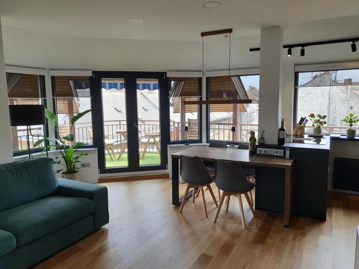 Modern Top Floor Loft With Balcony Boedapest Buitenkant foto