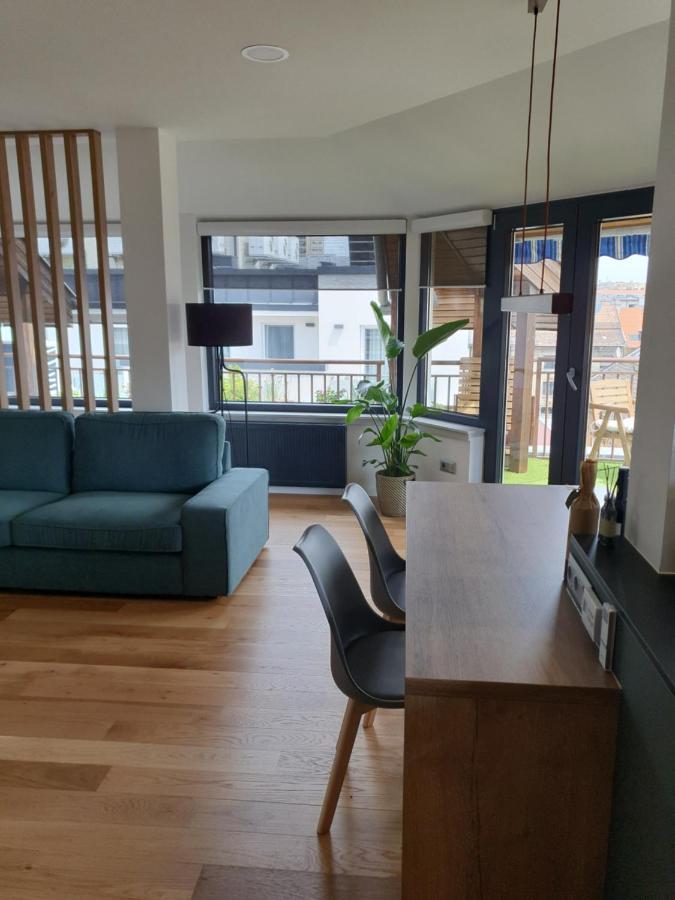 Modern Top Floor Loft With Balcony Boedapest Buitenkant foto