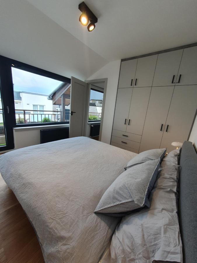 Modern Top Floor Loft With Balcony Boedapest Buitenkant foto