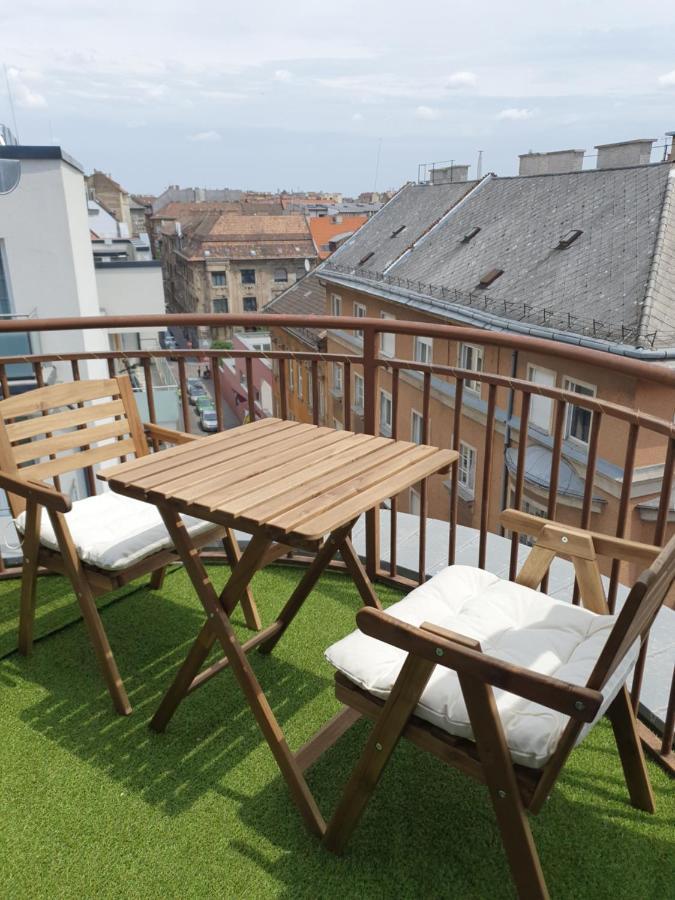 Modern Top Floor Loft With Balcony Boedapest Buitenkant foto