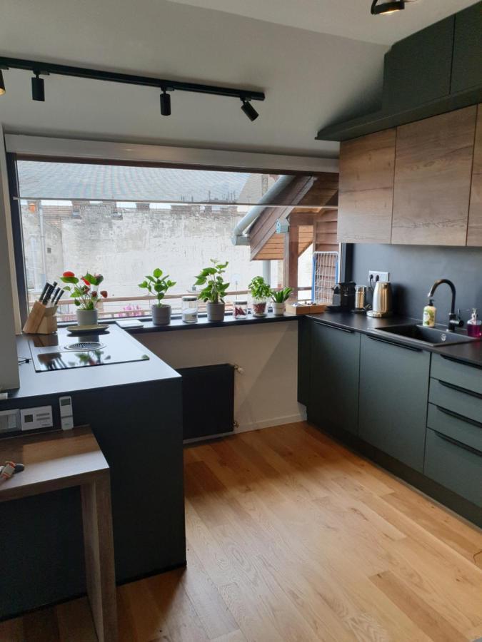 Modern Top Floor Loft With Balcony Boedapest Buitenkant foto