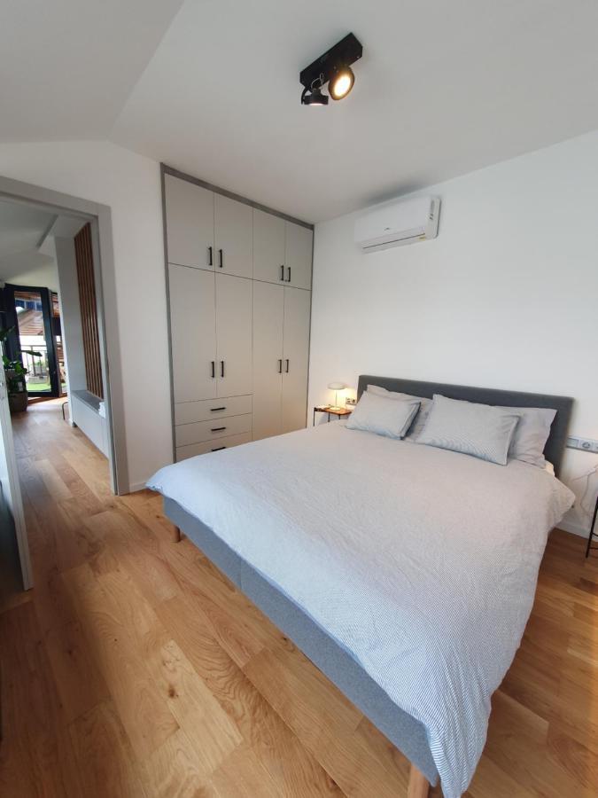 Modern Top Floor Loft With Balcony Boedapest Buitenkant foto