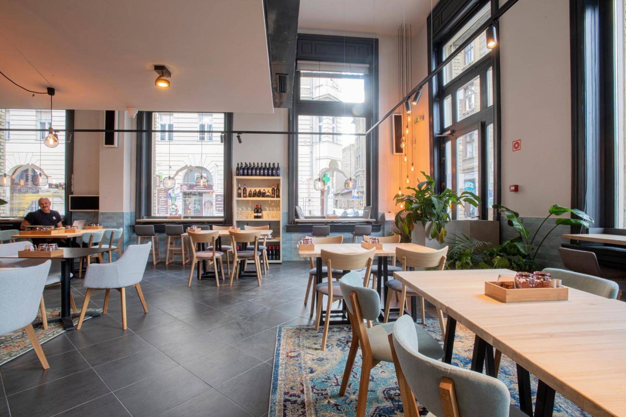 Modern Top Floor Loft With Balcony Boedapest Buitenkant foto
